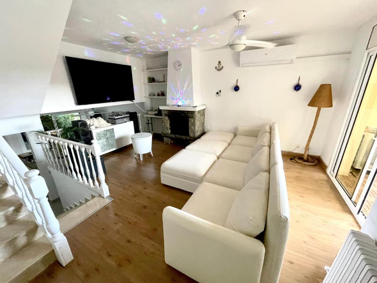 Casa En Masnou Junto A Playa Y Tren Villa Kültér fotó