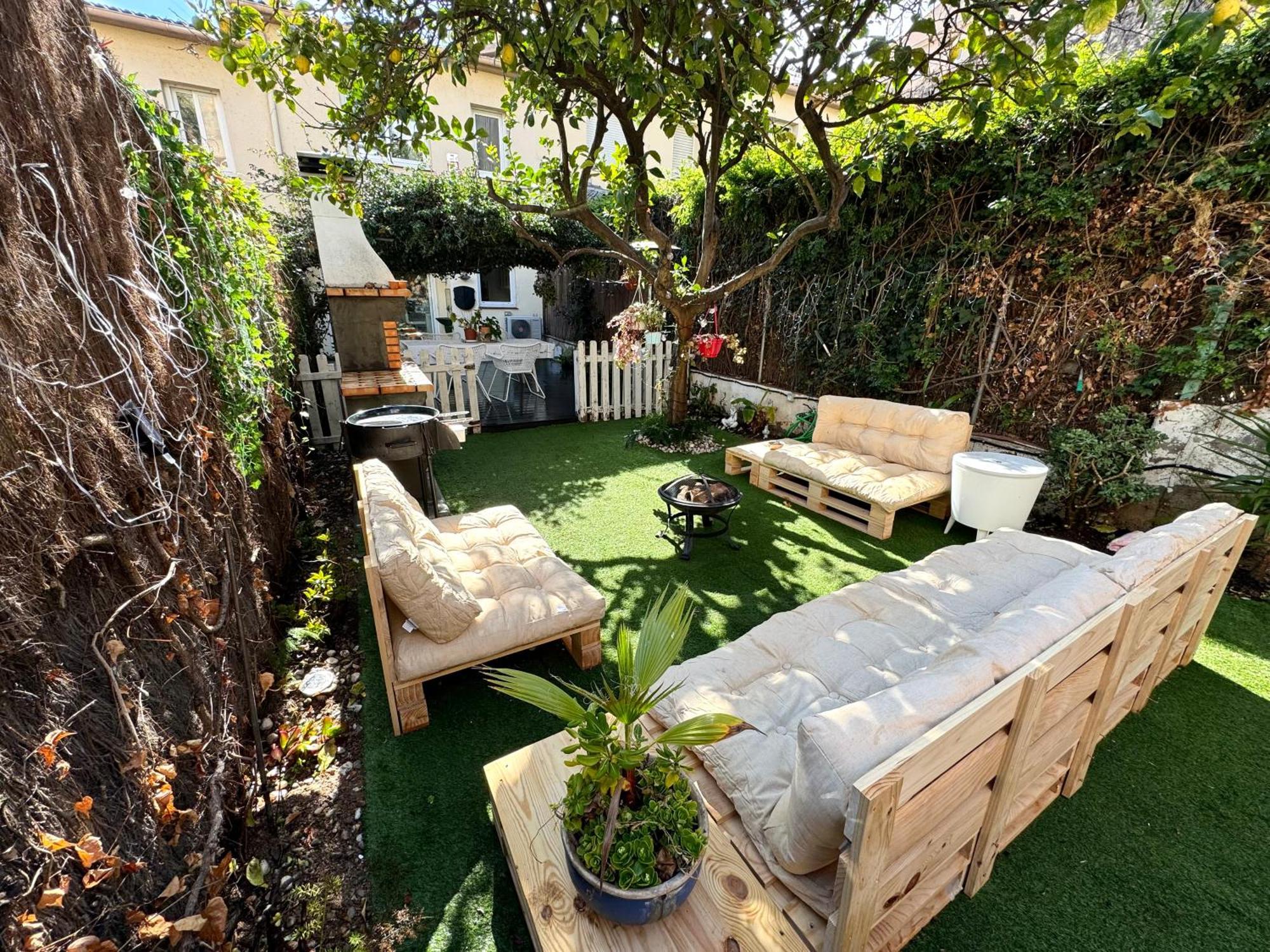 Casa En Masnou Junto A Playa Y Tren Villa Kültér fotó